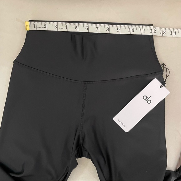 Alo Yoga NWT High Waisted Airlift Leggings in Black Size L - Picture 8 of 10